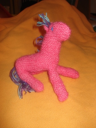 Poney Waldorf au tricot